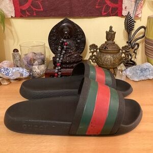 Gucci Pursuit 72 Pool Slides Slip-on Black Sandals Flip Flops Size 8M/9.5W